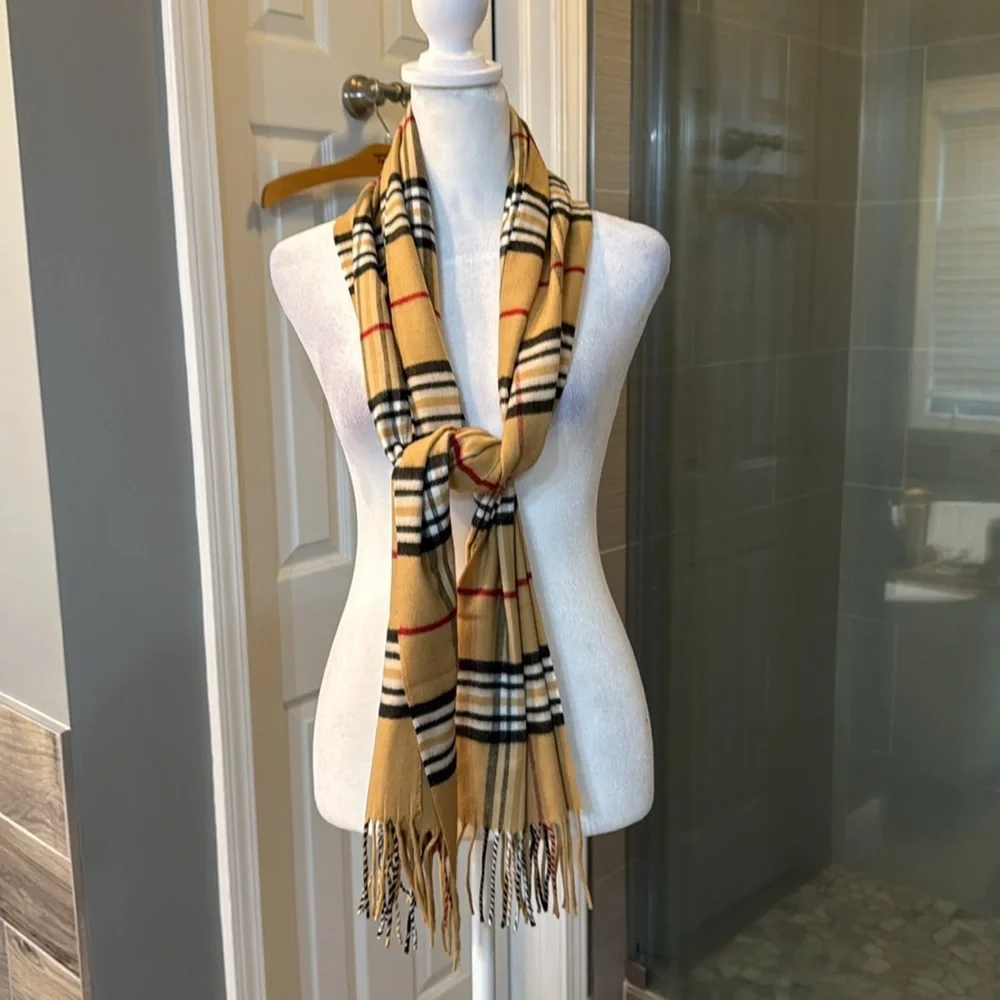 Roundtree & Yorke‎ Plaid Scarf 64